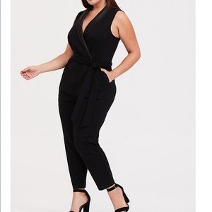 BLACK SLEEVELESS TUXEDO JUMPSUIT - TORRID